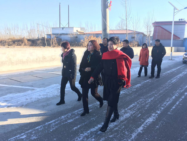 公司在小年當(dāng)天走訪幫扶低收入家庭，給他們送去溫暖